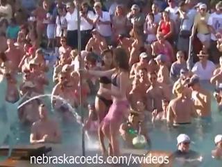 Groovy corpo concorso a piscina festa chiave ovest