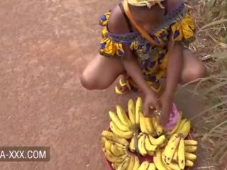 Svart bananen seller sweetheart förförd för en tremendous porr