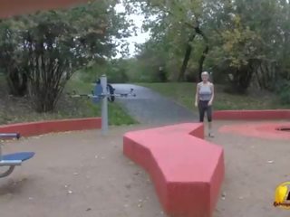 Jump ve running çıplak içinde sarılı park tarafından katerina-hartlova