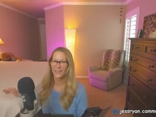 Milf Camgirl Jess Ryan Gives An Honest penis Rating jessryan&period;manyvids&period;com